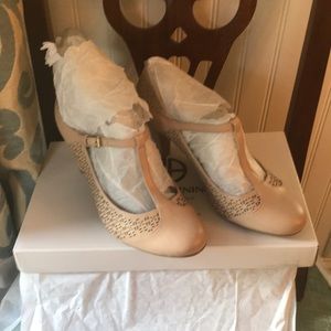 Giani Bernini Eyelet Pumps